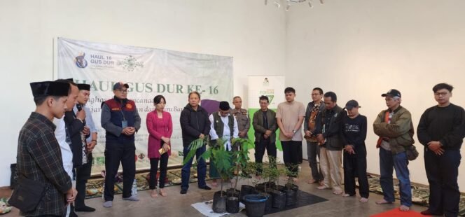 
					MENYIKAPI BENCANA SUMATRA, KOMUNITAS GUSDURIAN BANDUNG MENGADAKAN HAUL GUS DUR KE-16 DAN ISTIGOSTAH KEBENCANAAN